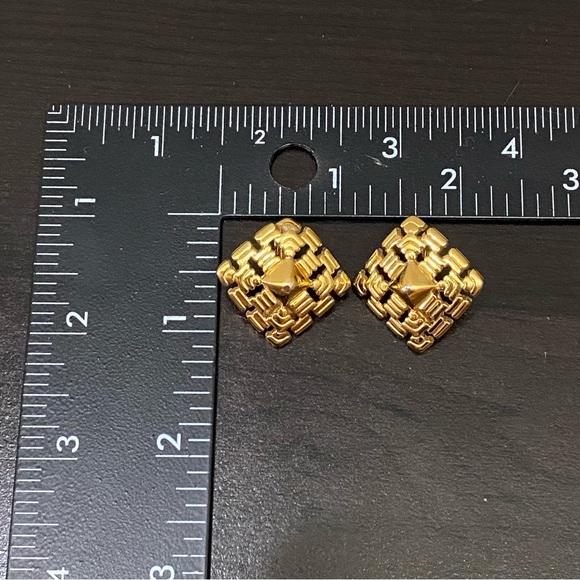 Vintage 70’s MONET Gold-tone Geometric Square Weave Clip Earrings - Picture 9 of 14